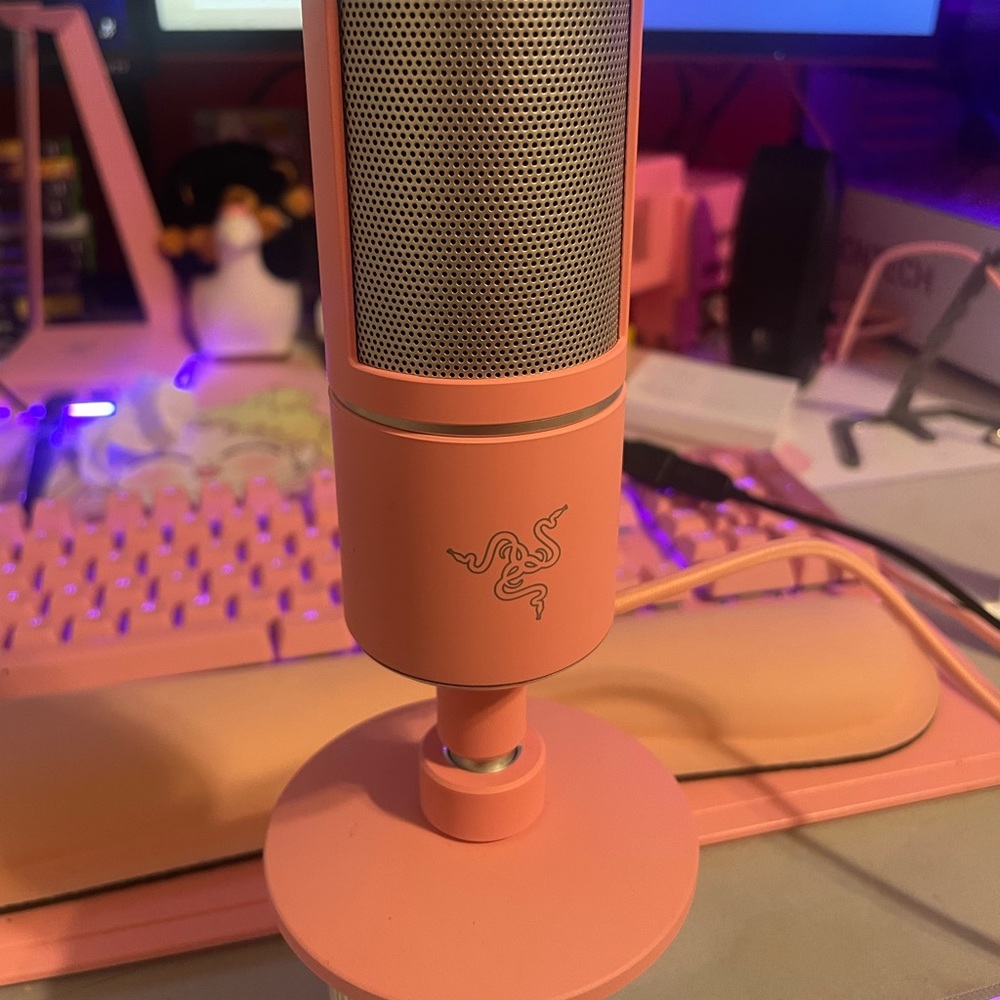 SOLD Razer Seiren X Rose Quartz Pink Microphone